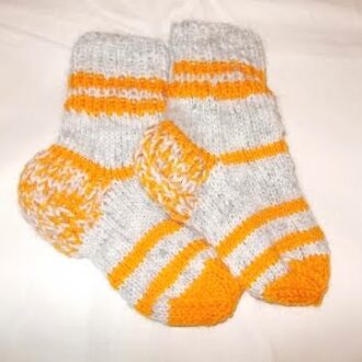 Как связать красивые детские носочки спицами: двумя спицами