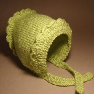 Шапочки для новорожденных от 0 до 3 месяцев спицами для начинающих с описанием