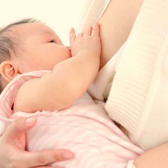 Можно ли маме пить вино при грудном вскармливании?