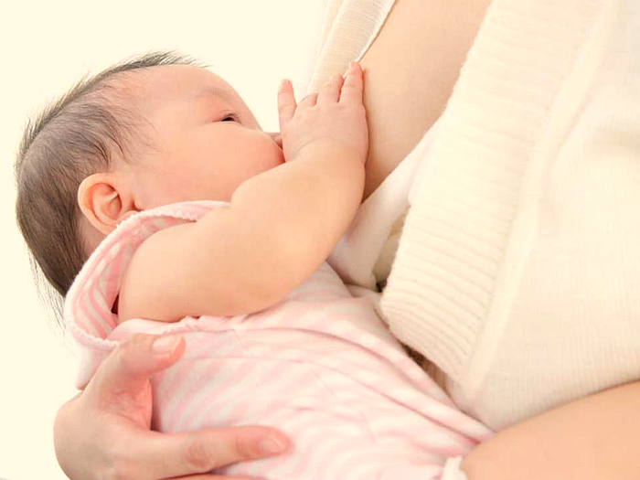 Можно ли маме пить вино при грудном вскармливании?