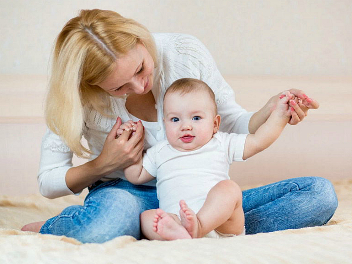 Во сколько месяцев ребёнок научится сидеть самостоятельно?