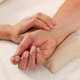 О чем может свидетельствовать учащенный или пониженный пульс при беременности?