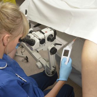 Как гинеколог определяет беременность на раннем сроке?