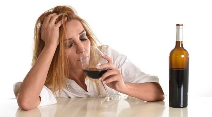 Алкоголизм: в чем опасность и как его лечить?