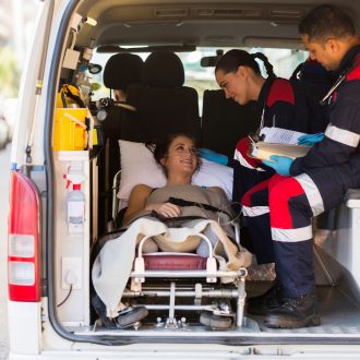 Как транспортировать лежачих больных?