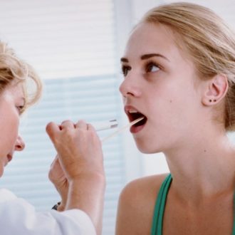 Мазок из зева на микрофлору и чувствительность к антибиотикам — подготовка, расшифровка