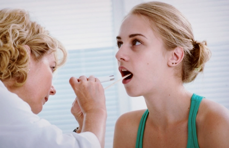 Мазок из зева на микрофлору и чувствительность к антибиотикам — подготовка, расшифровка