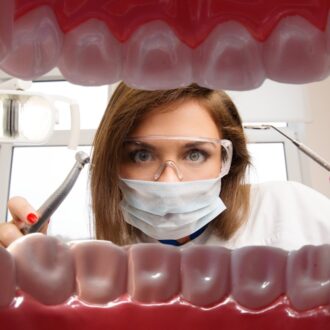 Имплантация зубов в Москве: особенности клиники, перечень услуг, выбор метода имплантации, особенности и плюсы клиники