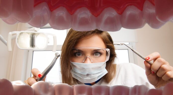 Имплантация зубов в Москве: особенности клиники, перечень услуг, выбор метода имплантации, особенности и плюсы клиники