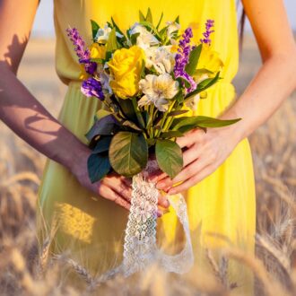 Сборка и доставка букетов в городе Херсон: работа цветочной службы и ассортимент товаров