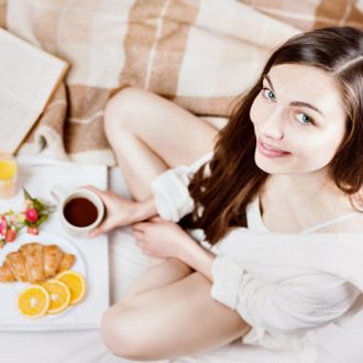 Летняя шапочка крючком для девочки, пошаговое руководство