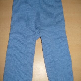 МК по вязанию бесшовных штанишек для малыша спицами