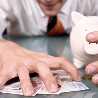 Как определить жадного мужчину и отличить его от экономного?