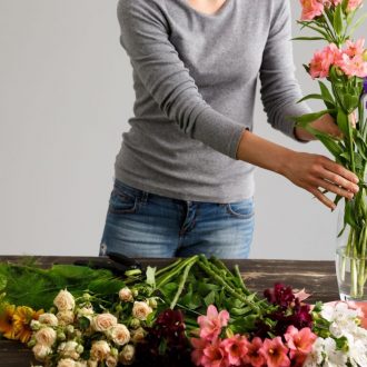 Как сохранить букет цветов свежим?