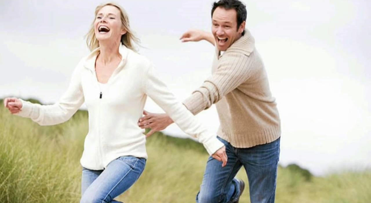 Как заставить мужчину бегать за тобой: практическая психология