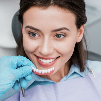 Какой зубной протез лучше