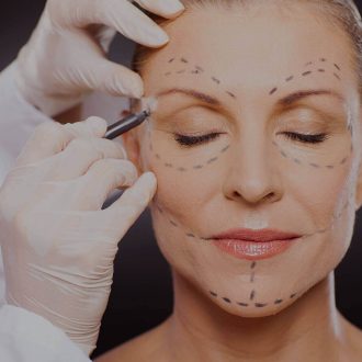 Недовольны внешность — исправим: с чем может помочь пластический хирург