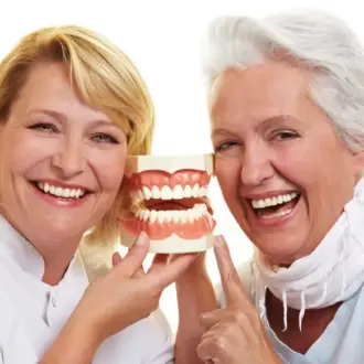 Протезирование зубов в Барселоне (коронки, протезы, виниры)