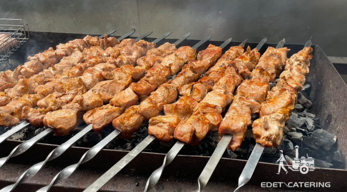 Выездной мангальщик: наслаждайтесь вкусом природы и сочного мяса