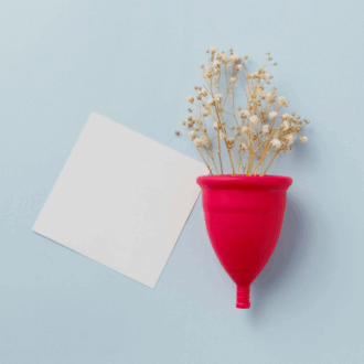 Как работает менструальная чаша: полное руководство