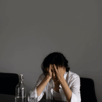 Вывод из запоя с помощью нарколога: комплексное решение критической ситуации