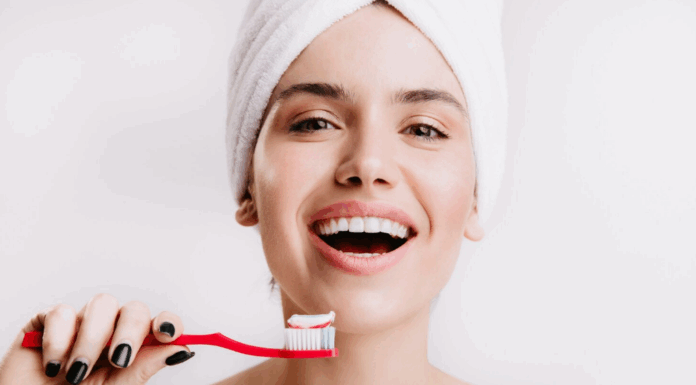 Чистка зубов: как сохранить здоровье и белизну улыбки надолго