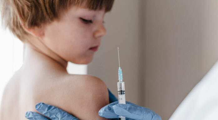 Вакцинация детей: правда и мифы, которые мешают защитить ребёнка
