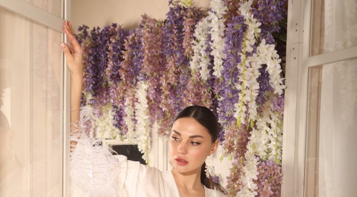 Свадебный Халат: Отражение Материнства в Утреннем Наряде