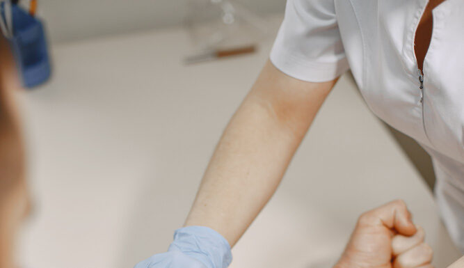 Лечение заболеваний крови: патологии, связанные с ее недостаточной свертываемостью