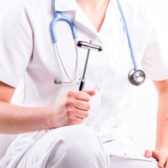 Трясутся руки: почему срочно нужна консультация невролога