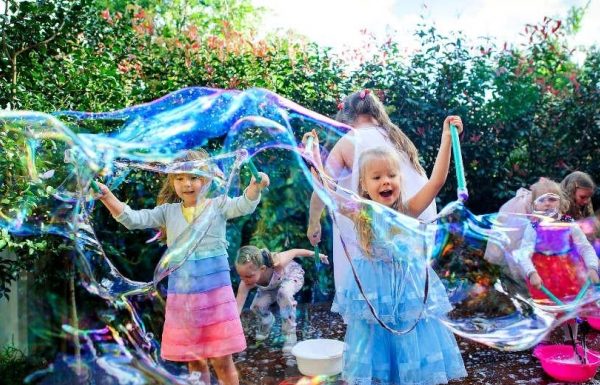 Шоу Мыльных Пузырей: Волшебство и Забав