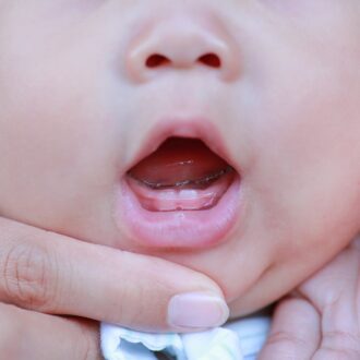 Как и когда режутся зубы у детей