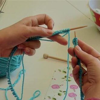 Вязаная кофточка для новорожденного спицами