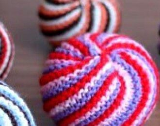 Что связать спицами из остатков пряжи для дома и детей