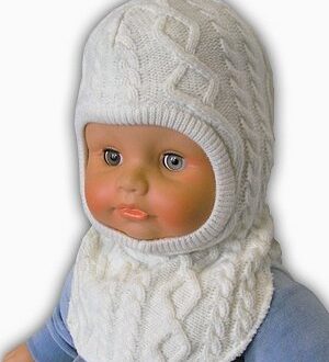 Как связать детскую шапочку-шлем