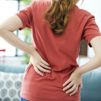 Почему возникает смещение позвонков у взрослых и детей