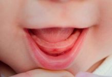 Режутся зубки у ребенка: как помочь в этот момент