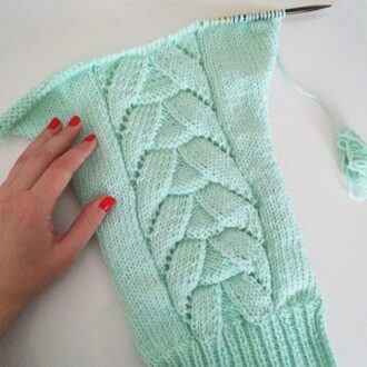 Как вязать реглан спицами снизу вверх для начинающих? Подробно и пошагово