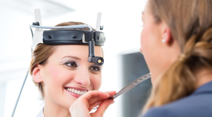 С какими проблемами нужно обращаться к отоларингологу?