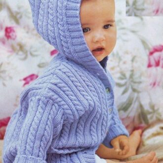 Вязаная курточка с капюшоном для малыша