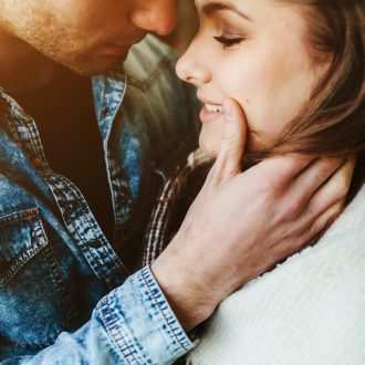 Как понять, что мужчина любит вас по-настоящему: 14 важных признаков