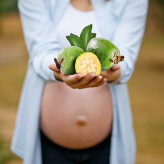 Можно ли употреблять фейхоа беременным — полезные свойства и противопоказания