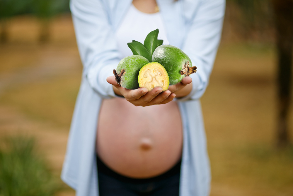 Можно ли употреблять фейхоа беременным — полезные свойства и противопоказания