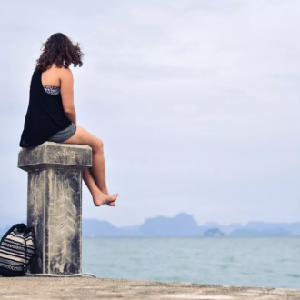 Почему женщины всё чаще выбирают одиночество: боязнь отношений или самодостаточность?