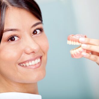 Стоит ли устанавливать металлокерамические коронки?