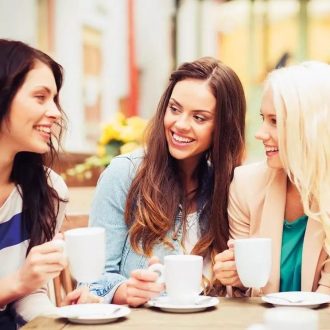 18 психологических приемов, помогающих понравиться людям