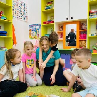 Почему полезно читать детям сказки