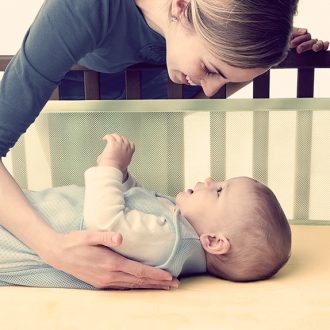 Как приучить ребёнка засыпать самостоятельно