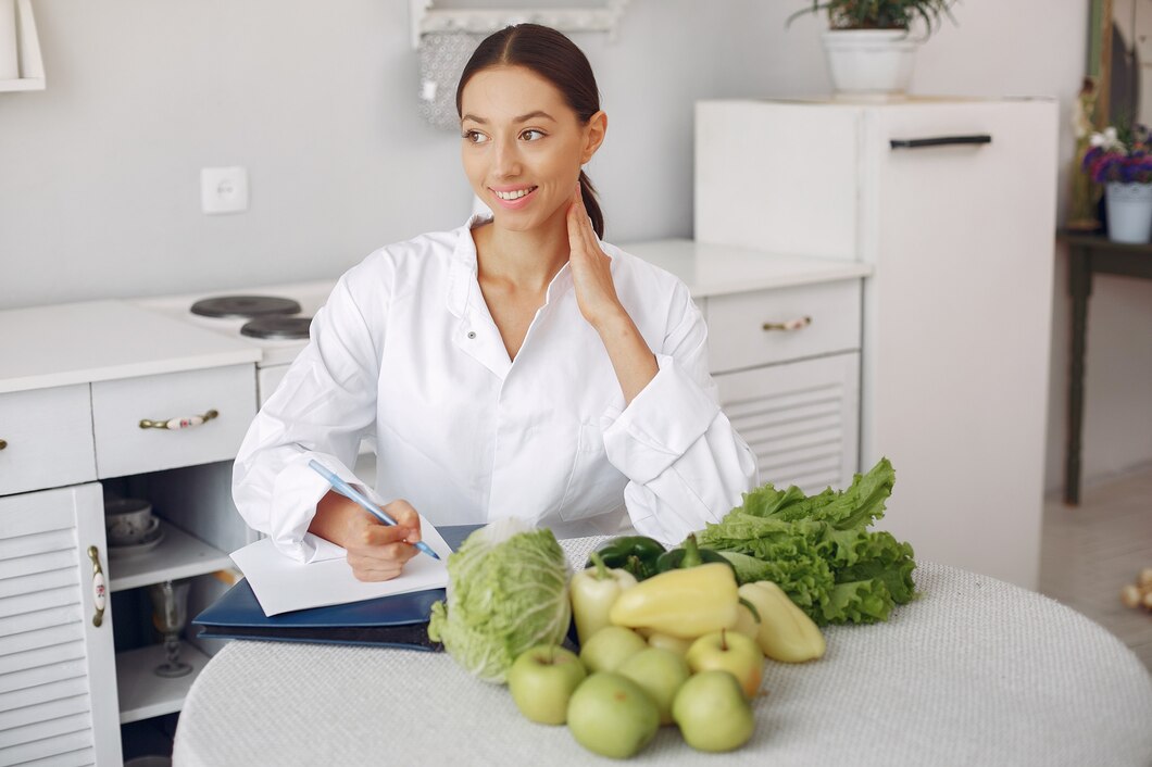 https://ru.freepik.com/free-photo/beautiful-doctor-in-a-kitchen-with-vegetables_6238831.htm#fromView=search&page=1&position=4&uuid=b55492f1-4158-4808-b9eb-4ac5c7752d3a