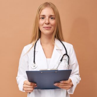 Оформление ЛМК, санитарных книжек и профосмотров: кто прибегает к этим услугам